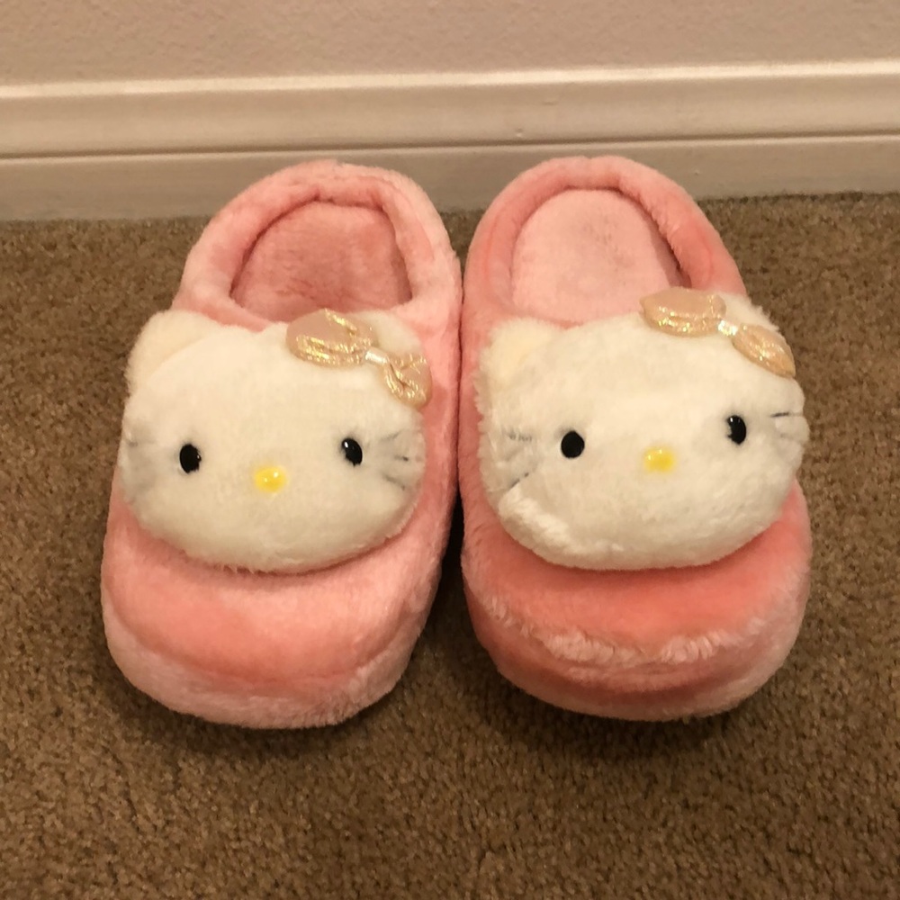 hello kitty house slippers (Size 7/8)